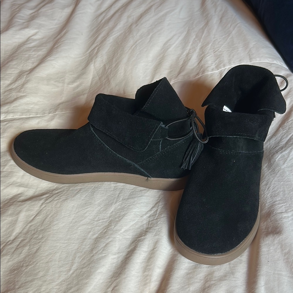 Women's Black Suede Koolaburra by UGG Skyller ankle boots